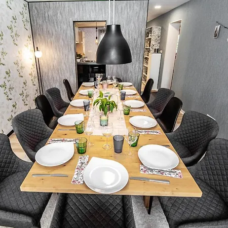 Bookeinfach - Private - Sauna Jacuzzi Whirlpool Swimmingpool Alahna Sup Beachvolleyball Billiards Ping Pong Cinema Theater Music Disco Ball Bbq Und Parkplaetze