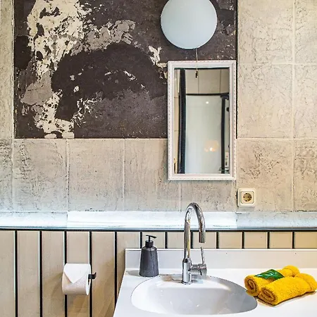 Bookeinfach - Private - Sauna Jacuzzi Whirlpool Swimmingpool Alahna Sup Beachvolleyball Billiards Ping Pong Cinema Theater Music Disco Ball Bbq Und Parkplaetze Bad Ems