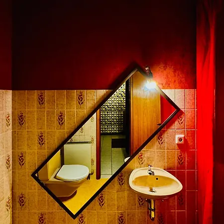 Bookeinfach - Private - Sauna Jacuzzi Whirlpool Swimmingpool Alahna Sup Beachvolleyball Billiards Ping Pong Cinema Theater Music Disco Ball Bbq Und Parkplaetze