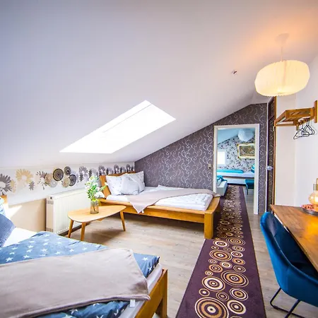 Bookeinfach - Private - Sauna Jacuzzi Whirlpool Swimmingpool Alahna Sup Beachvolleyball Billiards Ping Pong Cinema Theater Music Disco Ball Bbq Und Parkplaetze