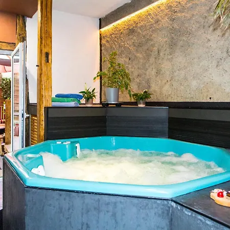 Bookeinfach - Private - Sauna Jacuzzi Whirlpool Swimmingpool Alahna Sup Beachvolleyball Billiards Ping Pong Cinema Theater Music Disco Ball Bbq Und Parkplaetze