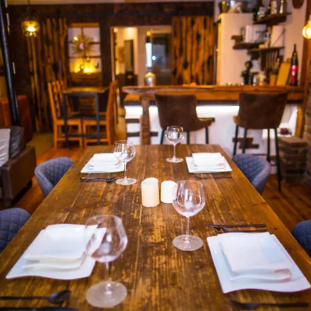 Bookeinfach - Private - Sauna Jacuzzi Whirlpool Swimmingpool Alahna Sup Beachvolleyball Billiards Ping Pong Cinema Theater Music Disco Ball Bbq Und Parkplaetze Bad Ems