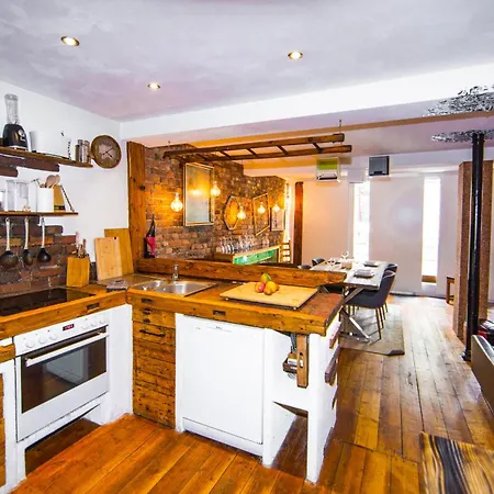 Bookeinfach - Private - Sauna Jacuzzi Whirlpool Swimmingpool Alahna Sup Beachvolleyball Billiards Ping Pong Cinema Theater Music Disco Ball Bbq Und Parkplaetze Apartment Bad Ems