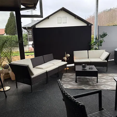 Bookeinfach - Private - Sauna Jacuzzi Whirlpool Swimmingpool Alahna Sup Beachvolleyball Billiards Ping Pong Cinema Theater Music Disco Ball Bbq Und Parkplaetze Bad Ems