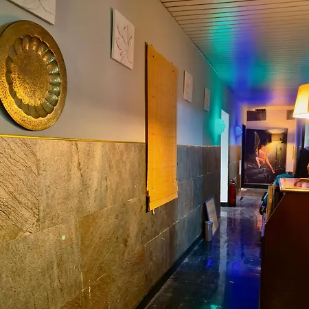 Bookeinfach - Private - Sauna Jacuzzi Whirlpool Swimmingpool Alahna Sup Beachvolleyball Billiards Ping Pong Cinema Theater Music Disco Ball Bbq Und Parkplaetze Bad Ems