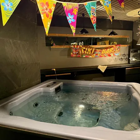 Bookeinfach - Private - Sauna Jacuzzi Whirlpool Swimmingpool Alahna Sup Beachvolleyball Billiards Ping Pong Cinema Theater Music Disco Ball Bbq Und Parkplaetze *