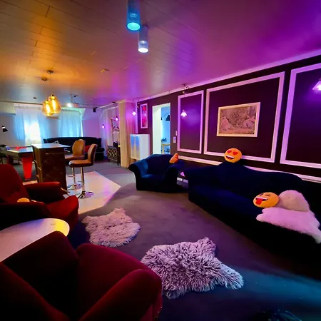 Bookeinfach - Private - Sauna Jacuzzi Whirlpool Swimmingpool Alahna Sup Beachvolleyball Billiards Ping Pong Cinema Theater Music Disco Ball Bbq Und Parkplaetze Bad Ems