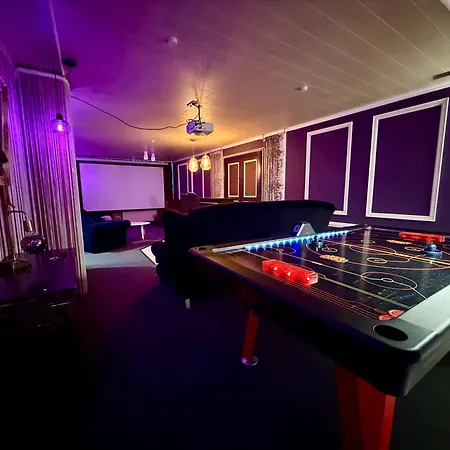Bookeinfach - Private - Sauna Jacuzzi Whirlpool Swimmingpool Alahna Sup Beachvolleyball Billiards Ping Pong Cinema Theater Music Disco Ball Bbq Und Parkplaetze Бад-Эмс