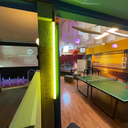 Bookeinfach - Private - Sauna Jacuzzi Whirlpool Swimmingpool Alahna Sup Beachvolleyball Billiards Ping Pong Cinema Theater Music Disco Ball Bbq Und Parkplaetze Bad Ems