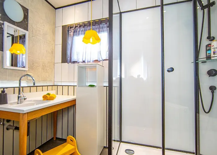 Bookeinfach - Private - Sauna Jacuzzi Whirlpool Swimmingpool Alahna Sup Beachvolleyball Billiards Ping Pong Cinema Theater Music Disco Ball Bbq Und Parkplaetze * Bad Ems