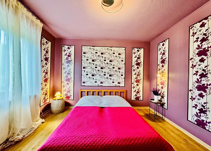 Bookeinfach - Private - Sauna Jacuzzi Whirlpool Swimmingpool Alahna Sup Beachvolleyball Billiards Ping Pong Cinema Theater Music Disco Ball Bbq Und Parkplaetze