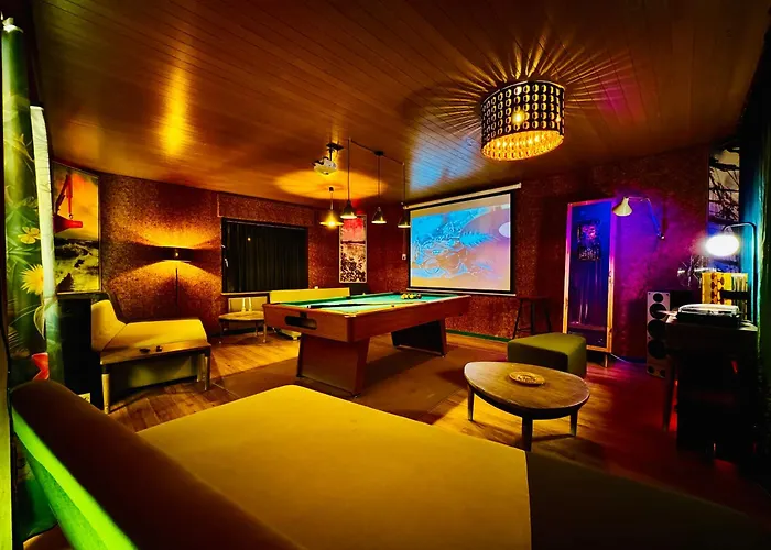 Bookeinfach - Private - Sauna Jacuzzi Whirlpool Swimmingpool Alahna Sup Beachvolleyball Billiards Ping Pong Cinema Theater Music Disco Ball Bbq Und Parkplaetze Apartman Bad Ems