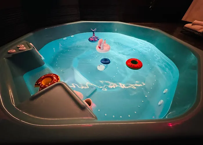 Bookeinfach - Private - Sauna Jacuzzi Whirlpool Swimmingpool Alahna Sup Beachvolleyball Billiards Ping Pong Cinema Theater Music Disco Ball Bbq Und Parkplaetze