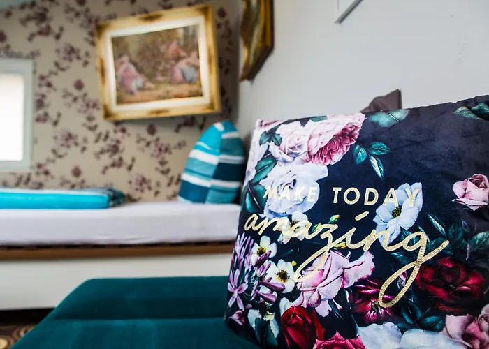 Bookeinfach - Private - Sauna Jacuzzi Whirlpool Swimmingpool Alahna Sup Beachvolleyball Billiards Ping Pong Cinema Theater Music Disco Ball Bbq Und Parkplaetze Bad Ems