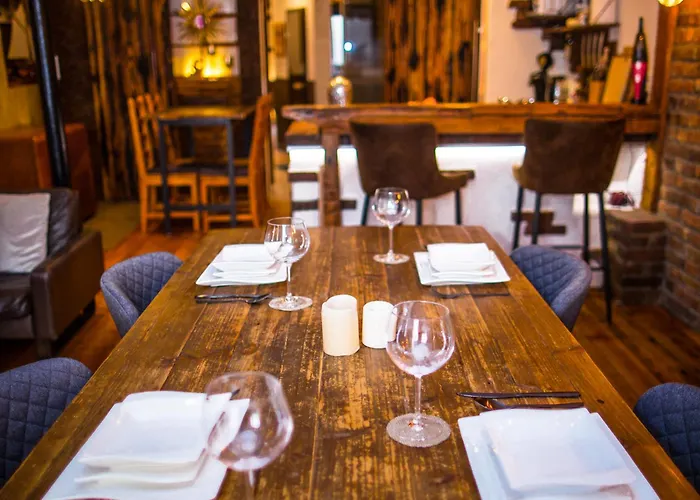 Bookeinfach - Private - Sauna Jacuzzi Whirlpool Swimmingpool Alahna Sup Beachvolleyball Billiards Ping Pong Cinema Theater Music Disco Ball Bbq Und Parkplaetze Bad Ems