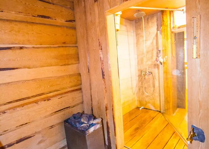 Bookeinfach - Private - Sauna Jacuzzi Whirlpool Swimmingpool Alahna Sup Beachvolleyball Billiards Ping Pong Cinema Theater Music Disco Ball Bbq Und Parkplaetze Bad Ems