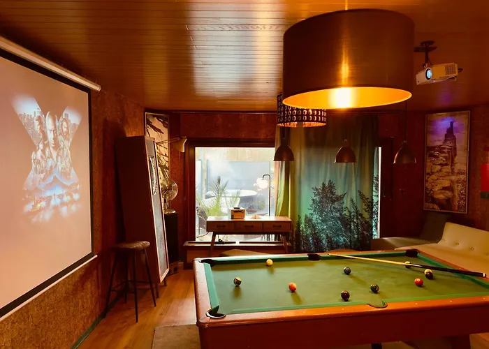 Bookeinfach - Private - Sauna Jacuzzi Whirlpool Swimmingpool Alahna Sup Beachvolleyball Billiards Ping Pong Cinema Theater Music Disco Ball Bbq Und Parkplaetze Bad Ems