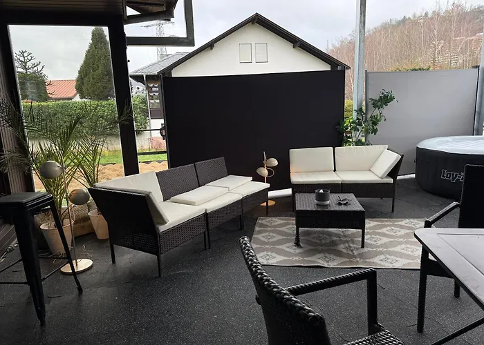 Bookeinfach - Private - Sauna Jacuzzi Whirlpool Swimmingpool Alahna Sup Beachvolleyball Billiards Ping Pong Cinema Theater Music Disco Ball Bbq Und Parkplaetze Bad Ems