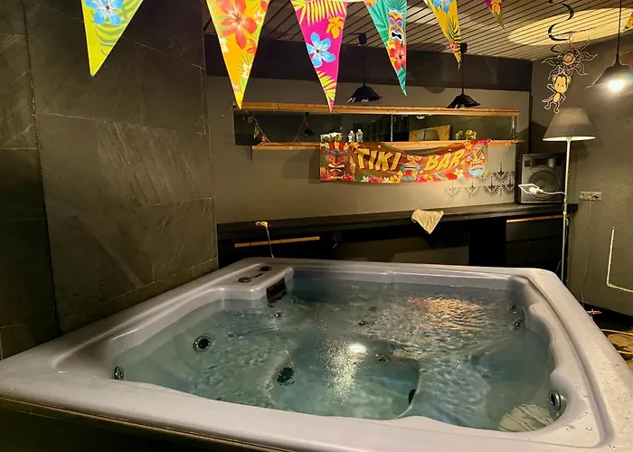 Bookeinfach - Private - Sauna Jacuzzi Whirlpool Swimmingpool Alahna Sup Beachvolleyball Billiards Ping Pong Cinema Theater Music Disco Ball Bbq Und Parkplaetze *