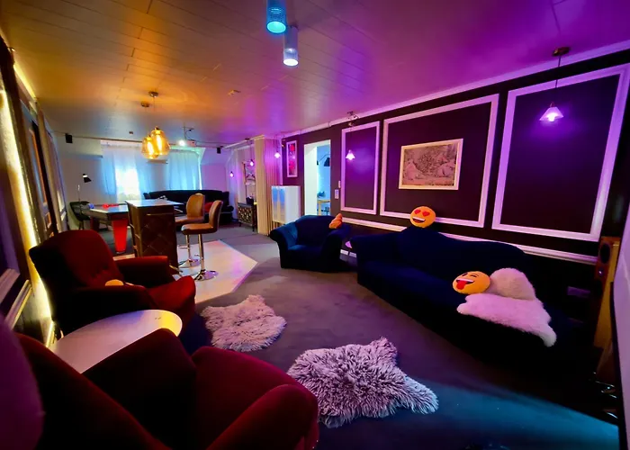 Bookeinfach - Private - Sauna Jacuzzi Whirlpool Swimmingpool Alahna Sup Beachvolleyball Billiards Ping Pong Cinema Theater Music Disco Ball Bbq Und Parkplaetze Bad Ems