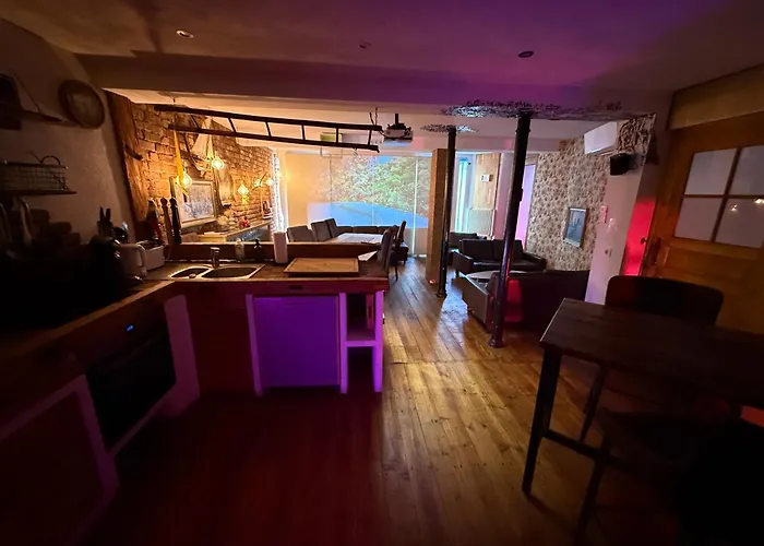 Bookeinfach - Private - Sauna Jacuzzi Whirlpool Swimmingpool Alahna Sup Beachvolleyball Billiards Ping Pong Cinema Theater Music Disco Ball Bbq Und Parkplaetze Apartman Bad Ems